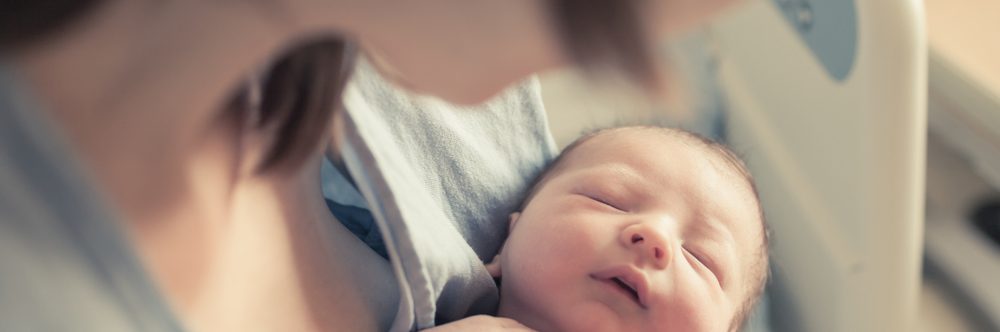 Cosa prevede il Ccnl a tutela della maternità di colf, badanti e baby sitter